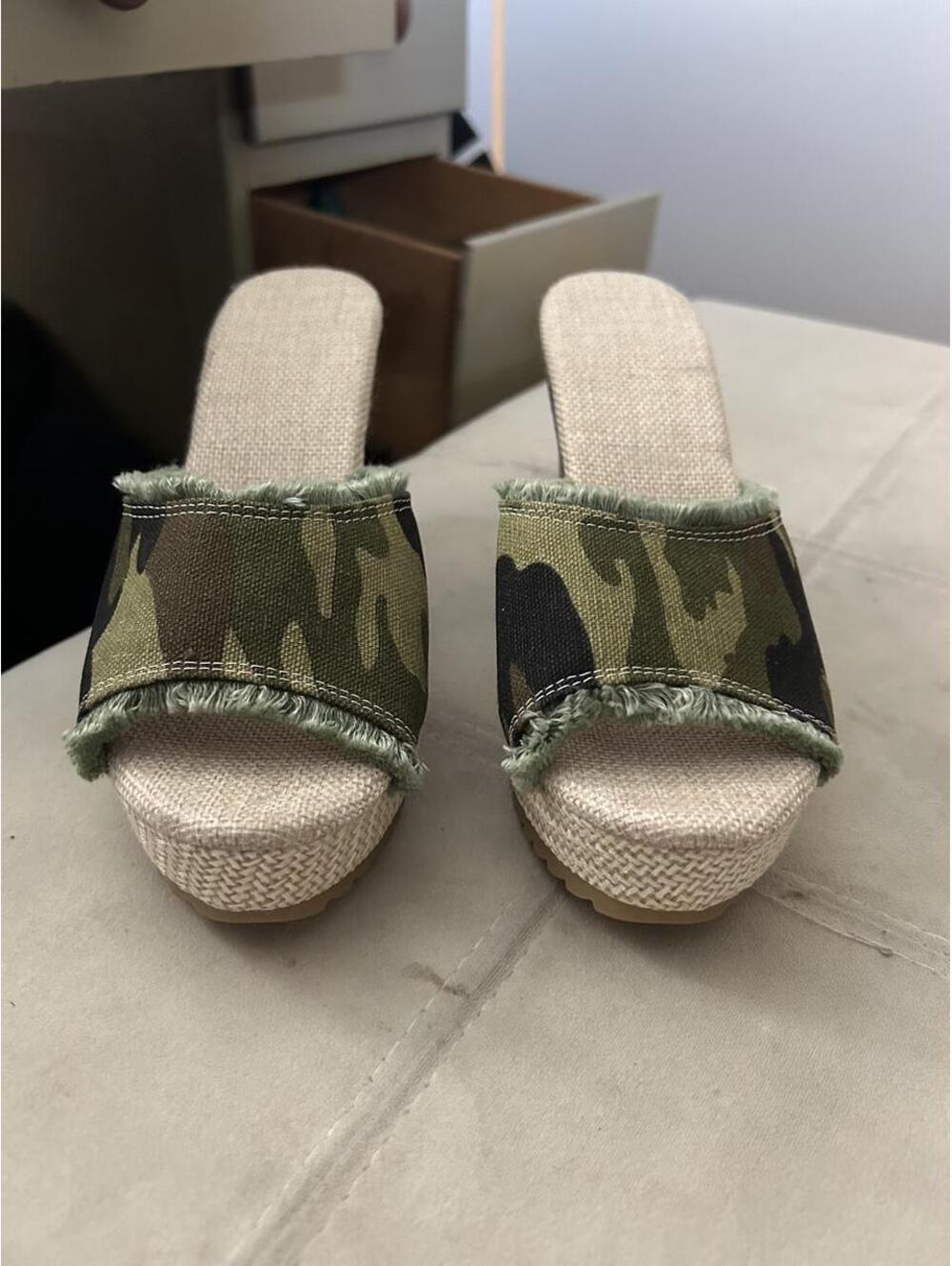 Green camo wedge sandals with frayed edges size 9.5
